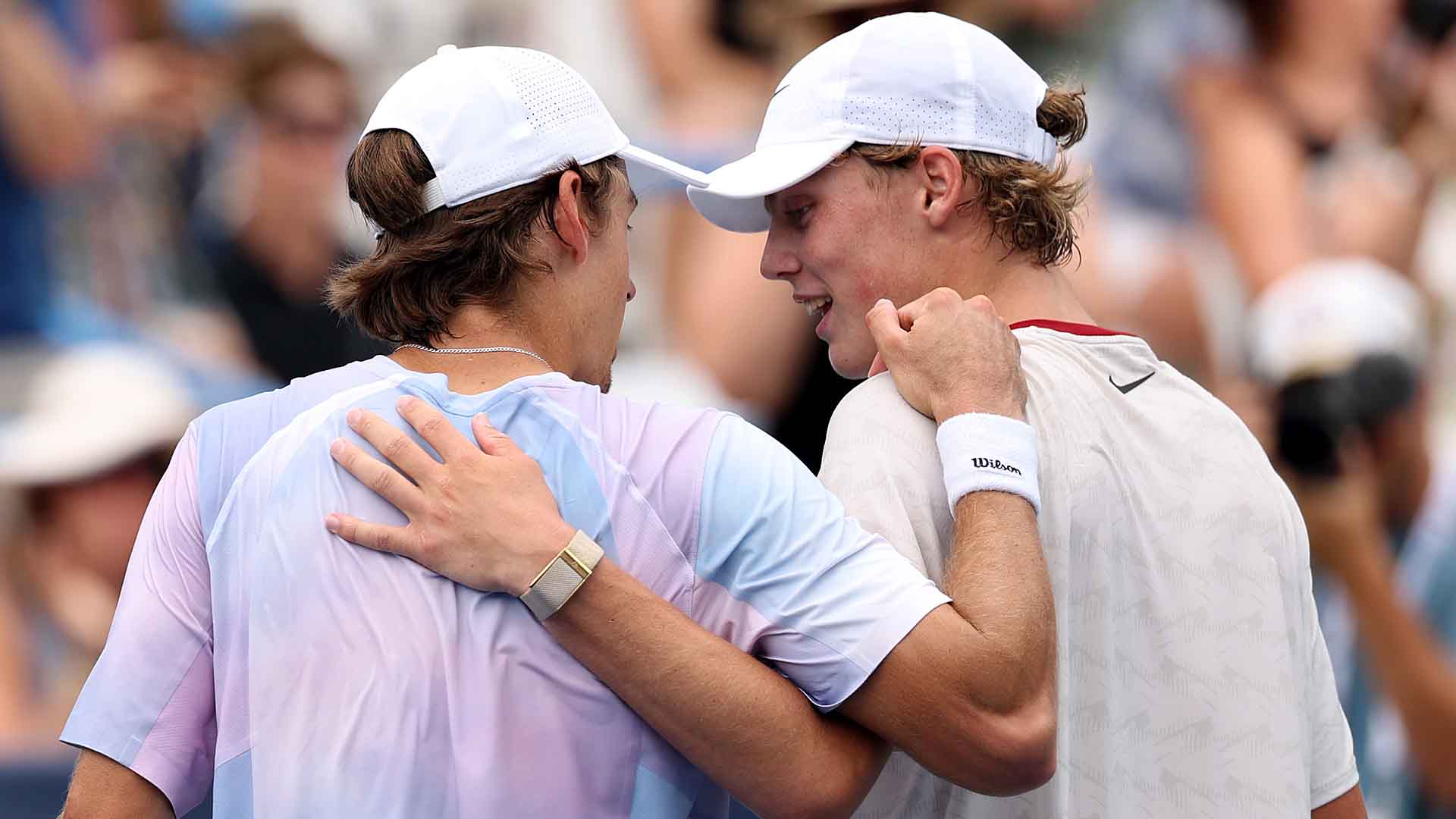Alex de Minaur, Cruz Hewitt